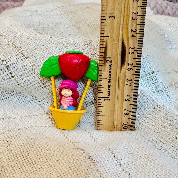 Rare Vintage Strawberry Shortcake Magnetic Mini Figure - Picture 5 of 5